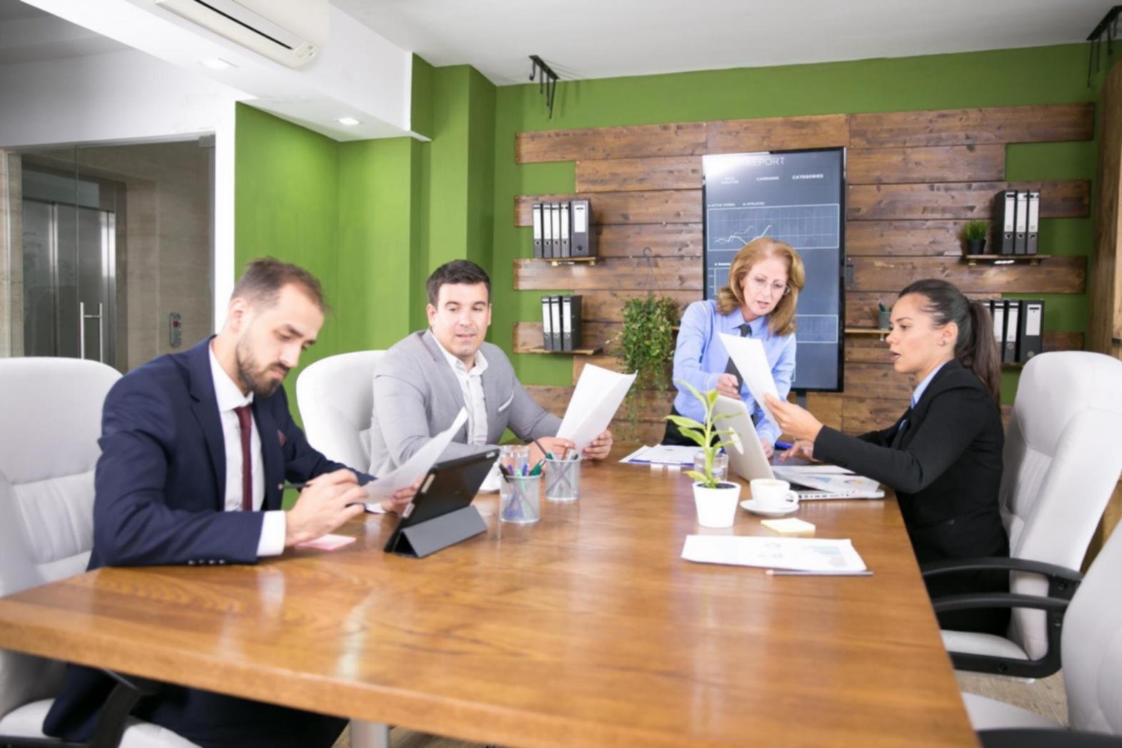 Rencontre client pour présentation de rapport